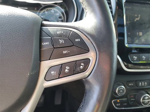 Used 2019 Jeep Cherokee Limited w/ Technology Group image 23