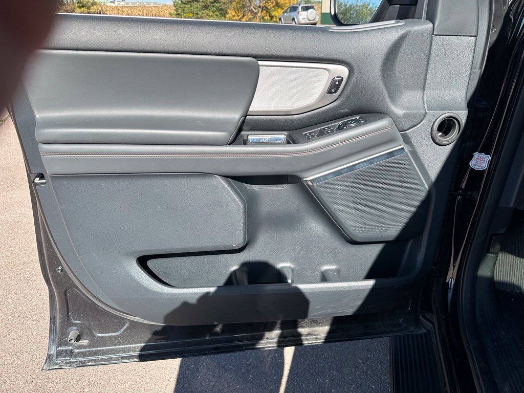 Used 2025 Ford Expedition Active AWD/4WD image 12