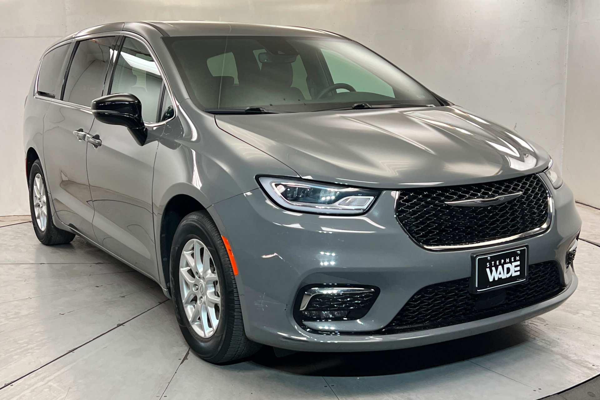 Used 2025 Chrysler Pacifica Select FWD image 8