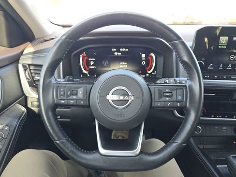 Used 2023 Nissan Rogue Platinum image 13