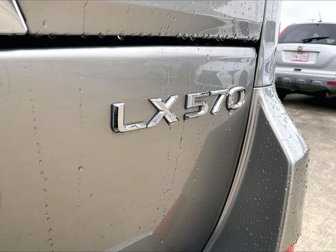 Used 2019 Lexus LX 570 4WD w/ Luxury Package image 28