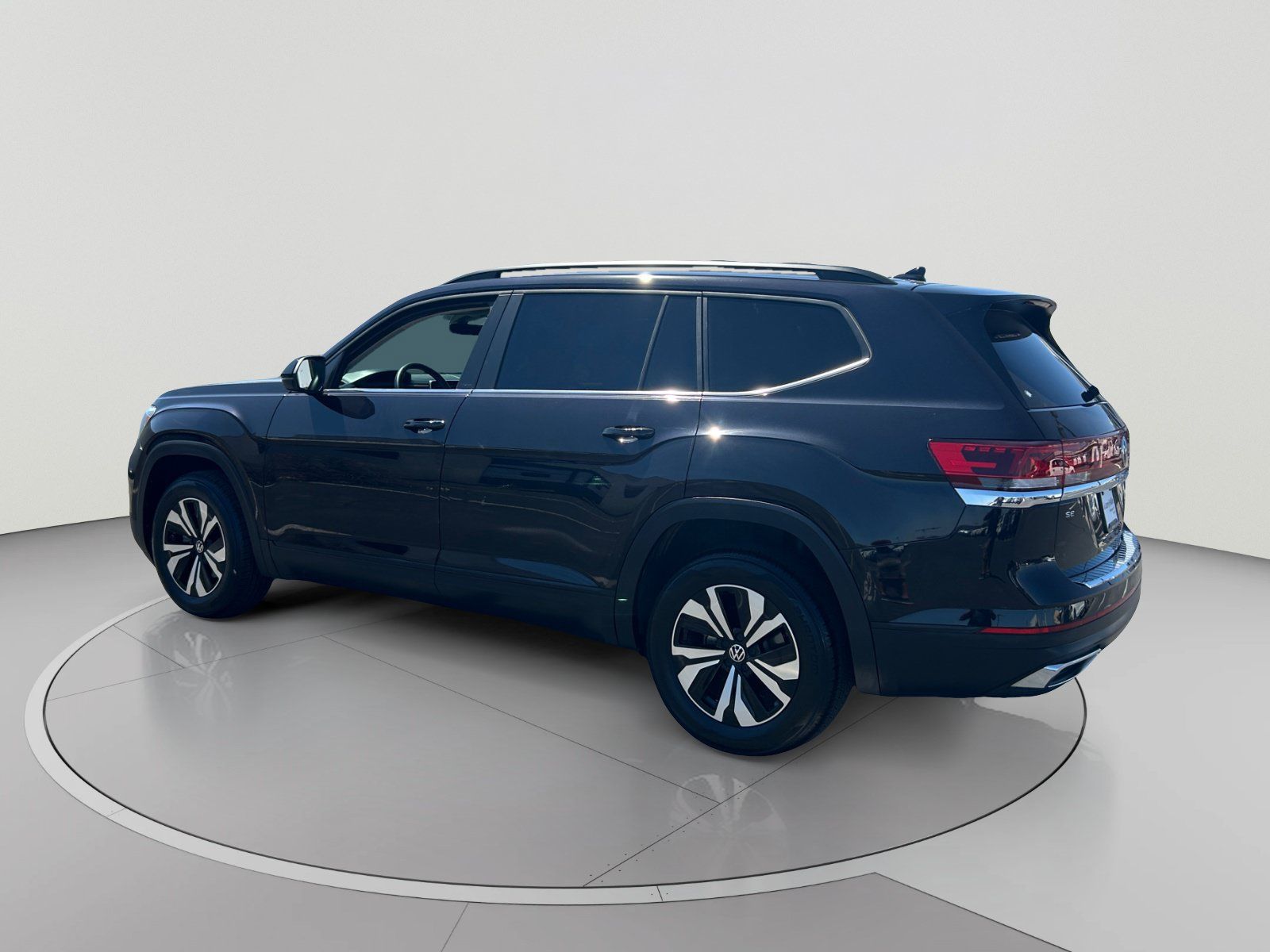 Certified 2024 Volkswagen Atlas SE AWD/4WD image 3