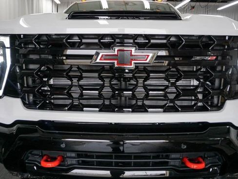 New 2026 Chevrolet Silverado 2500 ZR2 image 3
