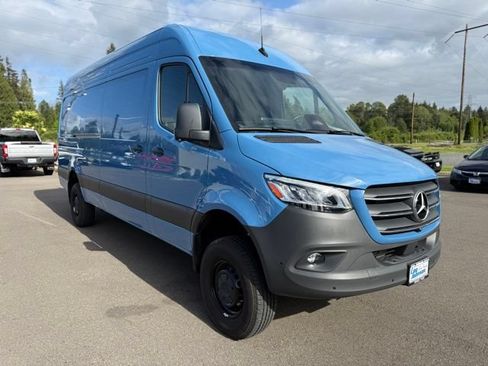 Used 2025 Mercedes-Benz Sprinter 2500 image 3