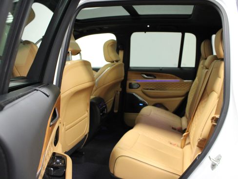 Used 2024 Jeep Grand Cherokee Summit image 12