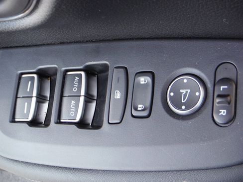 Used 2024 Honda HR-V EX-L image 13