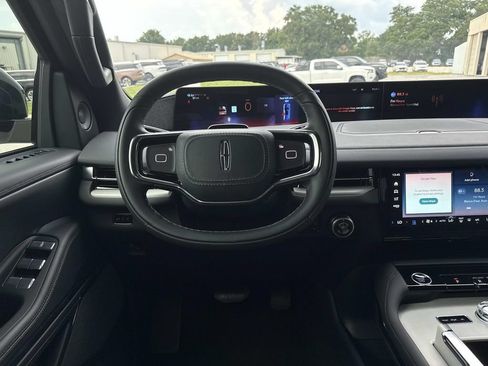 New 2026 Lincoln Navigator Reserve w/ Jet Appearance Package AWD/4WD image 18