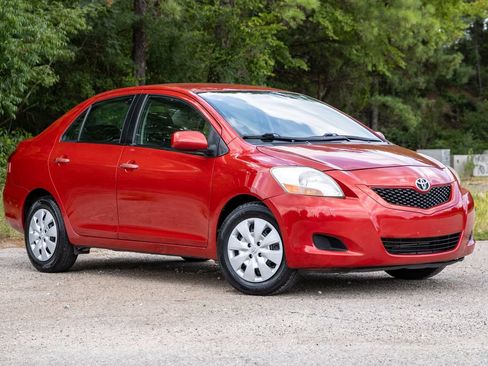 Used 2010 Toyota Yaris Sedan FWD image 3
