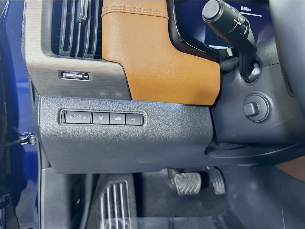 Certified 2025 Nissan Pathfinder Platinum AWD/4WD image 22