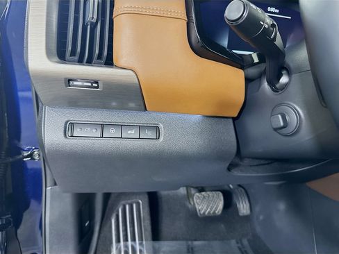 Certified 2025 Nissan Pathfinder Platinum AWD/4WD image 22