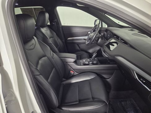 Used 2023 Cadillac XT4 Premium Luxury FWD image 32