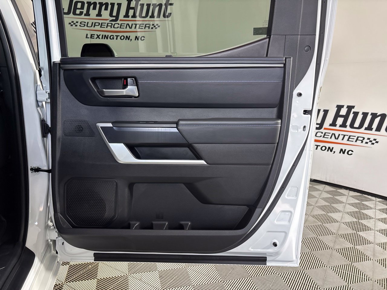 Used 2025 Toyota Tundra Platinum AWD/4WD image 28