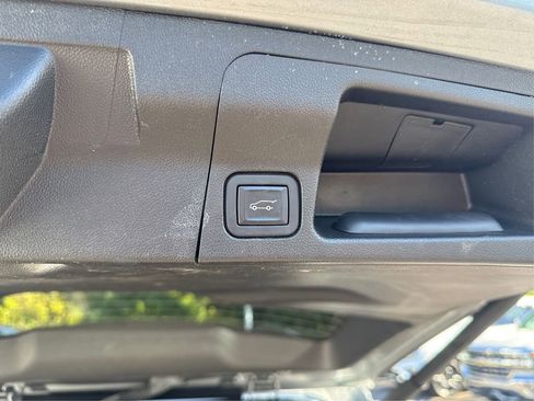 Used 2023 GMC Acadia SLE w/ Driver Convenience Package image 14