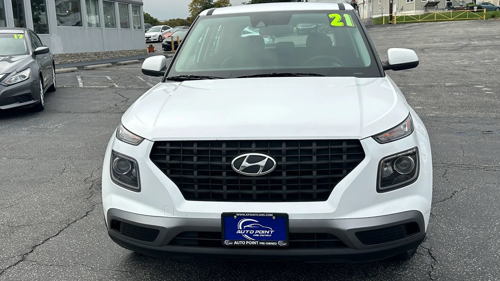 Used 2021 Hyundai Venue SE FWD image 3