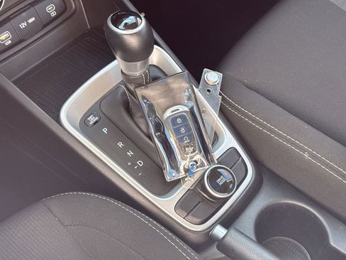 Used 2024 Hyundai Venue SEL image 36