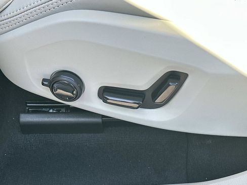 New 2026 Volvo XC60 B5 Ultra w/ Protection Package Premier image 14