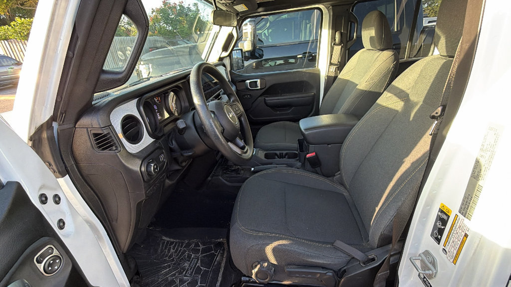Used 2024 Jeep Gladiator Sport AWD/4WD image 12