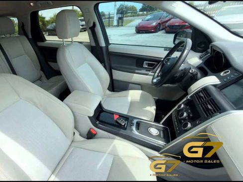 Used 2019 Land Rover Discovery Sport SE AWD/4WD image 15