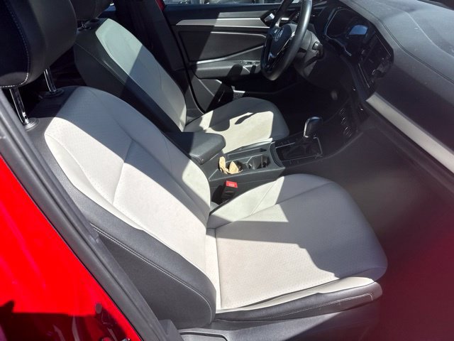 Used 2019 Volkswagen Jetta R-Line FWD image 3