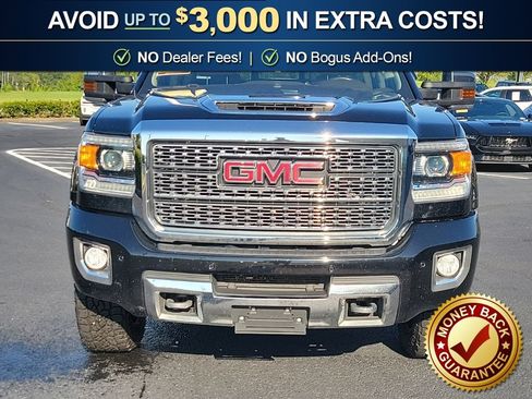 Used 2019 GMC Sierra 2500 Denali w/ Duramax Plus Package AWD/4WD image 2