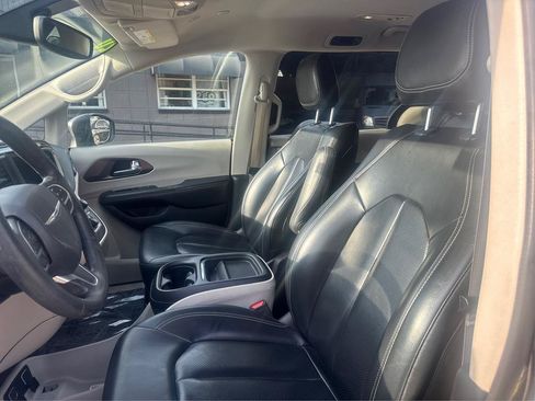 Used 2020 Chrysler Voyager Lxi FWD image 9