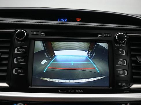 Used 2018 Toyota Highlander XLE w/ Protection Package #3 AWD/4WD image 18