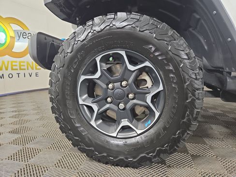 Used 2023 Jeep Wrangler Unlimited Rubicon 4xe w/ Cold Weather Group AWD/4WD image 35