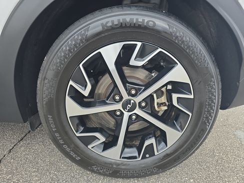 Used 2024 Kia Sportage EX image 28