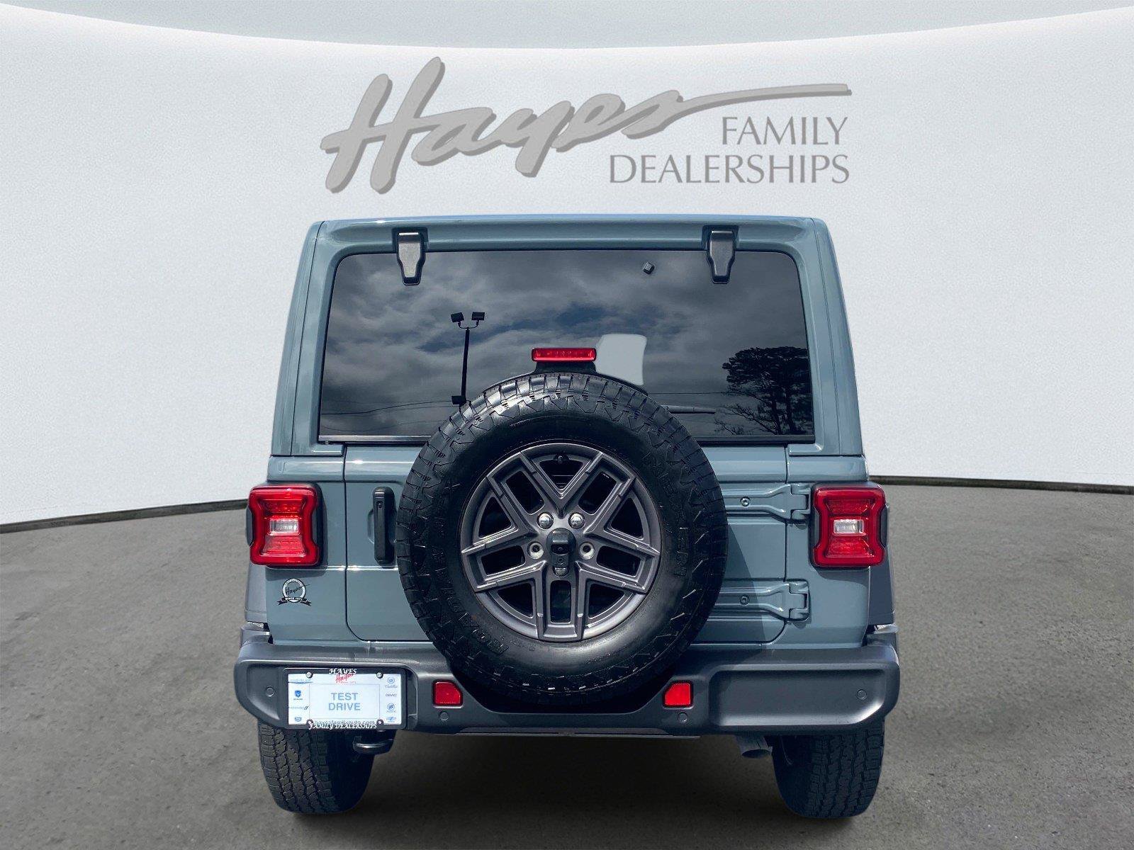 Used 2024 Jeep Wrangler Unlimited Sport AWD/4WD image 4