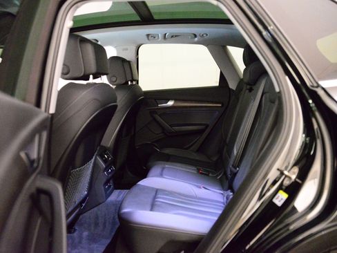 Used 2023 Audi Q5 e Premium w/ Convenience Package image 13