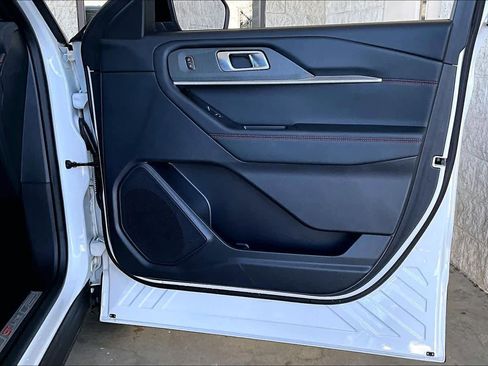 Used 2025 Ford Explorer ST-Line image 22