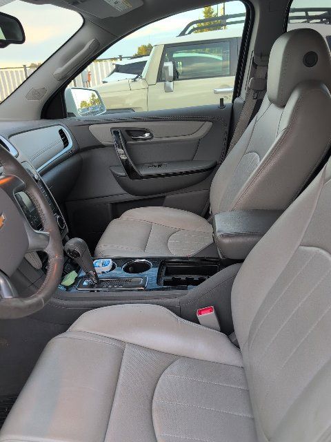 Used 2017 Chevrolet Traverse Premier FWD image 2