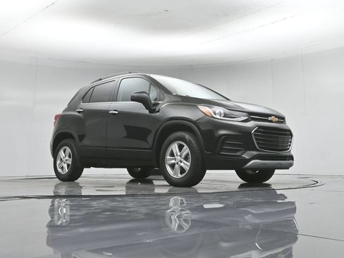 Used 2020 Chevrolet Trax LT w/ LT Convenience Package AWD/4WD image 4