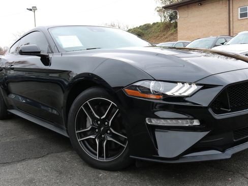 Used 2023 Ford Mustang GT Premium image 3