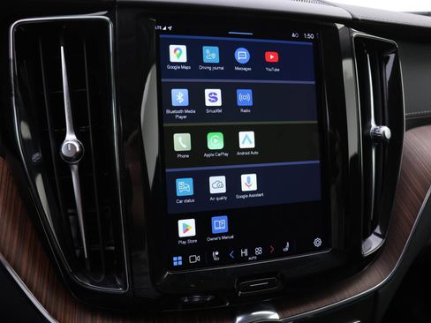 Certified 2023 Volvo XC60 B6 Ultimate w/ Protection Package Premier image 11