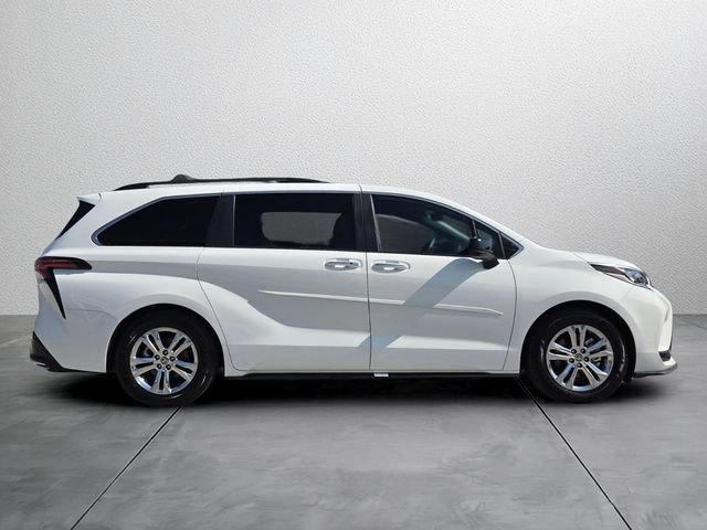 Used 2023 Toyota Sienna XSE w/ XSE Plus Package AWD/4WD image 5