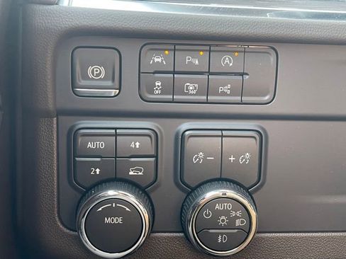 Used 2026 Chevrolet Suburban LT w/ Comfort Package image 16