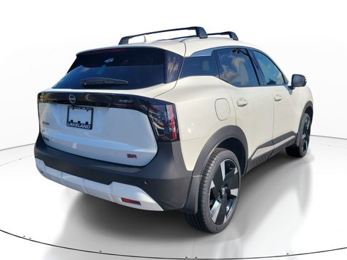 Used 2025 Nissan Kicks SR FWD image 4