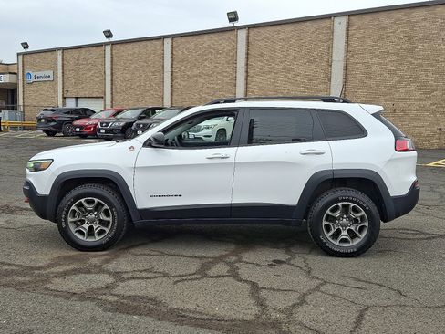 Used 2022 Jeep Cherokee Trailhawk image 4