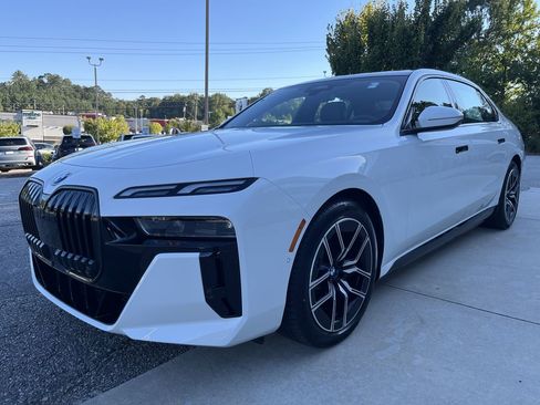 Used 2025 BMW i7 eDrive50 w/ M Sport Package image 4