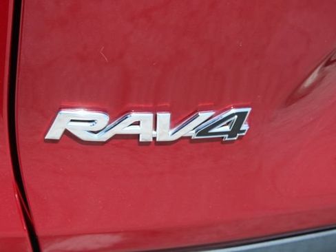 Used 2022 Toyota RAV4 XLE FWD image 10