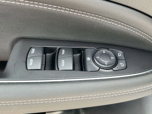 Used 2018 Buick Regal Essence w/ Driver Confidence Package #1 AWD/4WD image 17