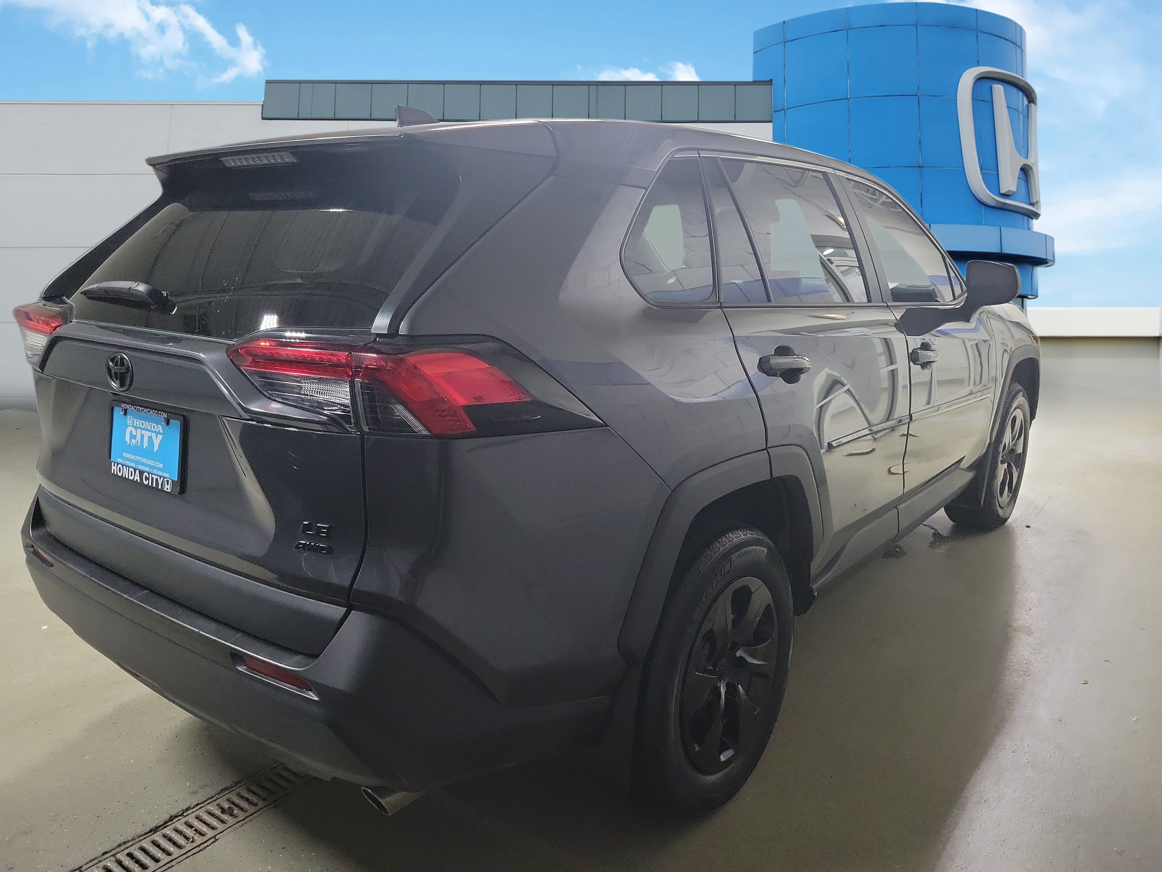 Used 2023 Toyota RAV4 LE AWD/4WD image 5