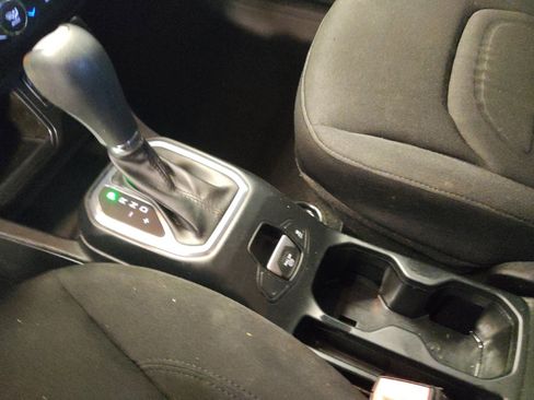 Used 2019 Jeep Renegade Latitude image 26