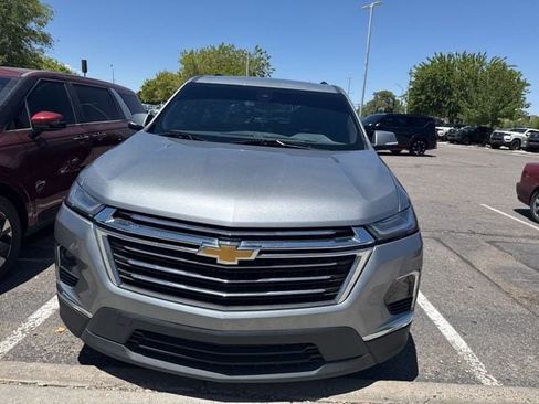 Used 2023 Chevrolet Traverse LT AWD/4WD image 3