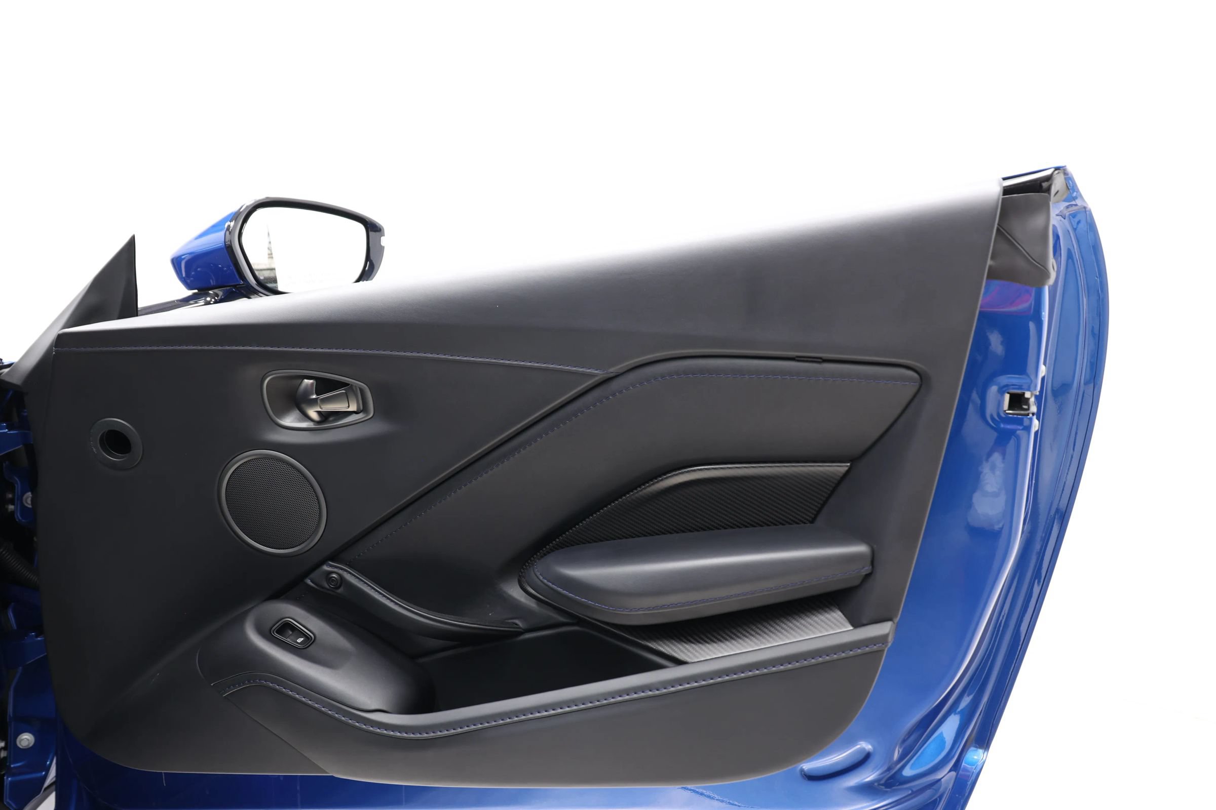Used 2023 Aston Martin V8 Vantage Roadster RWD image 59