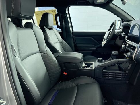 Used 2025 Toyota 4Runner TRD Off-Road Premium AWD/4WD image 28