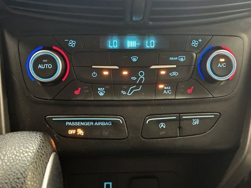 Used 2019 Ford Escape SE image 18