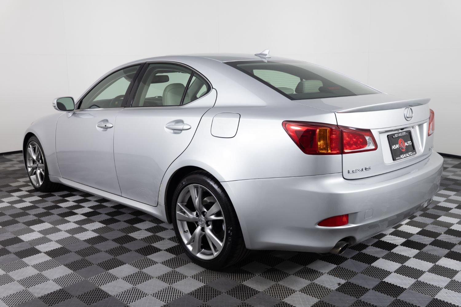 Used 2010 Lexus IS 250 w/ Premium Pkg Value Edition RWD image 5