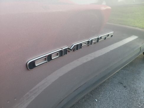 Used 2018 Jeep Compass Latitude w/ Popular Equipment Group FWD image 9